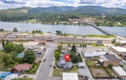 110 Cedar St, Priest River, ID 83856