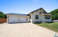 119 N Cedar St, Canton, SD 57013