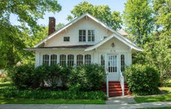212 NW 2nd Ave, Waverly, IA 50677