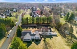 2 Monica Ct, Branchburg Twp., NJ 08876-3571