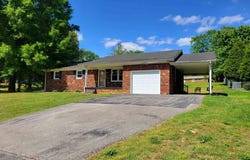 201 E Iron Mountain Dr, Hartford, KY 42347