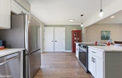 1280 Airport, Waterford, MI 48327