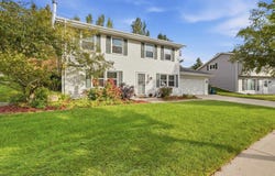 914 Kings Ridge Ct W, West Bend, WI 53090