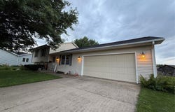 41 Williams Circle, Hills, IA 52235