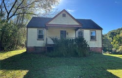 22 Finnin Rd, Allegheny Twp, PA 15068