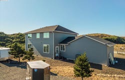 87142 VESTA LN, Bandon, OR 97411