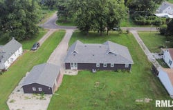 614 E 8TH Street, St David, IL 61563