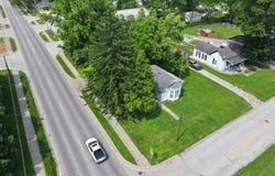 102 E. Plum St., Grayville, IL 62844