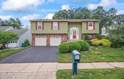 5 Lampost Court, Howell, NJ 07731