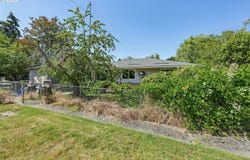 892 D St, Independence, OR 97351