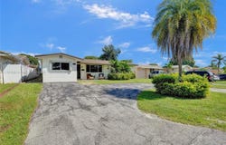 8821 NW 11th St, Pembroke Pines, FL 33024