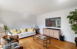 1813 Chaucer Ct, Louisville, KY 40220