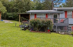 460 E Georgia Avenue, Whitwell, TN 37397