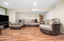 30 Catherine Ct, Old Bridge Twp., NJ 08879-2917