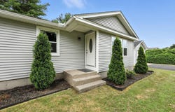 6 Oakridge Cir, Easthampton, MA 01027