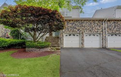 33 Hummingbird Court, Marlboro, NJ 07746
