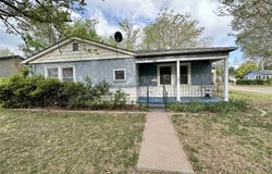 1707 Broadmoor Dr, Woodward, OK 73801-4321