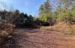 84 Lakeside Road, Luzerne, PA 18661