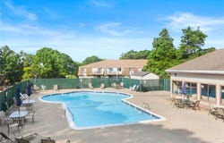 752 Quaker Lane, Warwick, RI 02818