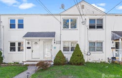 21 Roosevelt Court, Metuchen, NJ 08840