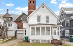 10 3rd Ave, Lowell, MA 01854