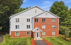1 Timberwood Dr, Goffstown, NH 03045