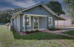 1320 N 9th St, Arkansas City, KS 67005