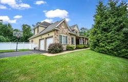 8 Eden Ln, Hanover Twp., NJ 07981-1409
