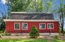 1258 Rollins Rd, Central City, IA 52214