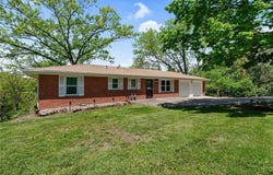 904 E Golf Hill Drive, Excelsior Springs, MO 64024