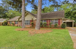5137 Meadow Oaks Park Drive, Jackson, MS 39211