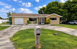 1204 SE 35th St, Cape Coral, FL 33904