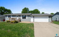 525 N Rose Ave, Tea, SD 57064
