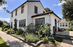 102 W Lyon, Lyons, KS 67554