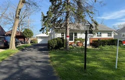 2814 Cardinal Drive, Rolling Meadows, IL 60008