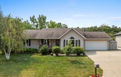 1405 Golden Valley Lane, Minot, ND 58703