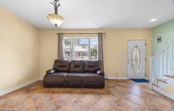 39 Grove St, Little Ferry Boro, NJ 07643-1804