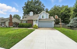 520 SE Country Lane, Lee's Summit, MO 64063