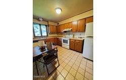 38 Commonwealth Drive, Bethlehem, NY 12077