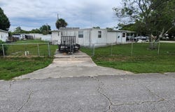 160 Center Street, Oak Hill, FL 32759