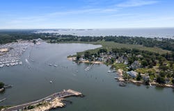 15 River Road, Branford, CT 06405