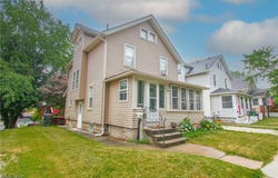 44 W Summit Street, Barberton, OH 44203