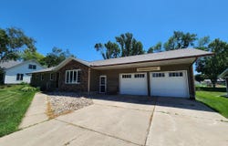 1306 6th St., Hull, IA 51239