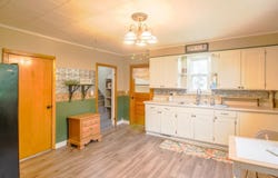 712 W 9TH Avenue, OSHKOSH, WI 54902