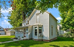 24 N Benton Street, Palatine, IL 60067