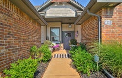 1225 N Nature Way, Mustang, OK 73064