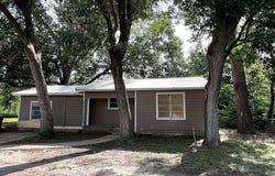 542 North Alley, La Grange, TX 78945