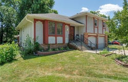 1624 S Lindenwood Drive, Olathe, KS 66062