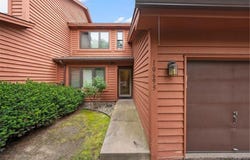 10695 53rd Avenue N, Plymouth, MN 55442