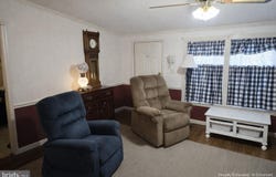 2 LOG Lane, EAST EARL, PA 17519